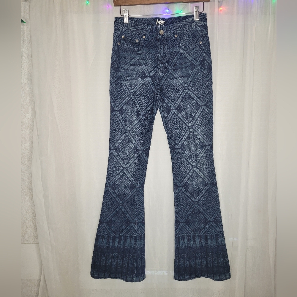 Tokyo Darling High Waisted Wide Flare Diamond Patterned Boho Jeans Size 2 Denim